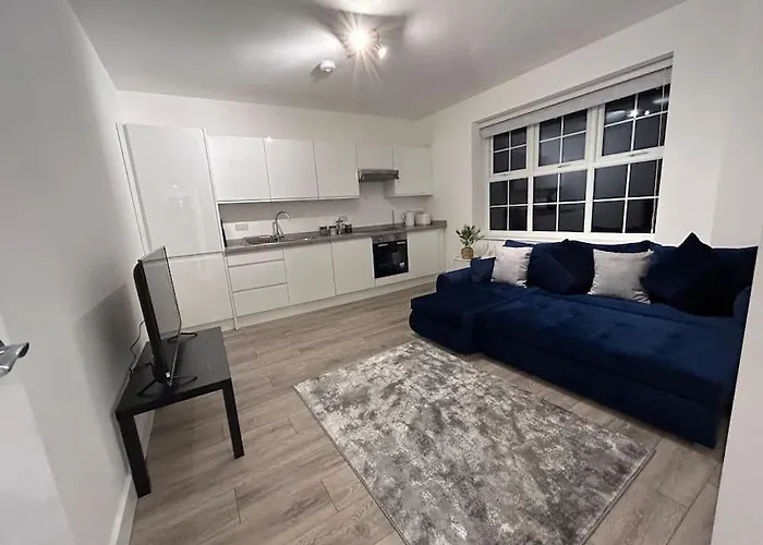 1 Bed High Quality Modern Flat