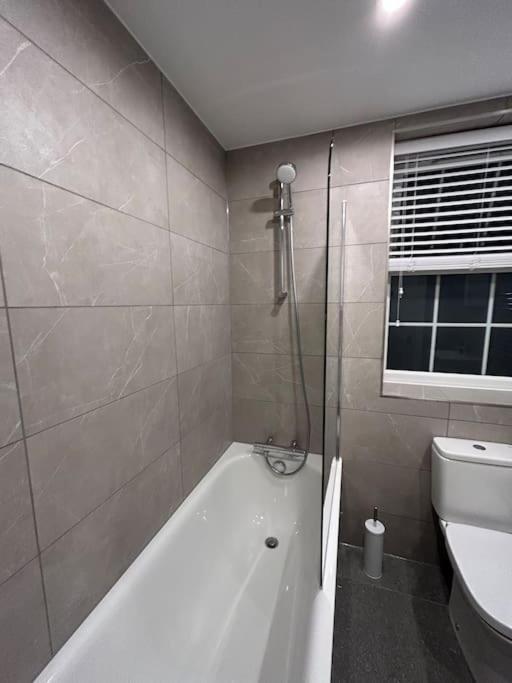 1 Bed High Quality Modern Flat *