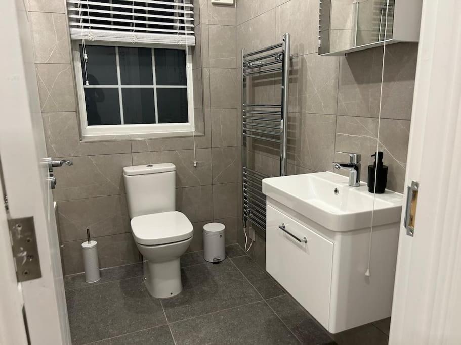 1 Bed High Quality Modern Flat Edgware